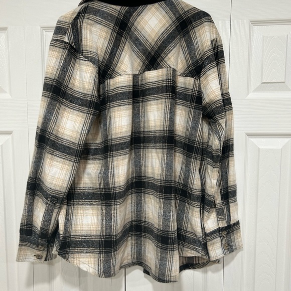 Women’s Shacket - Picture 2 of 4